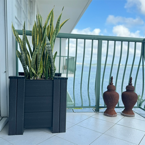 Beating Miami Weather: Raven Square Planter Review